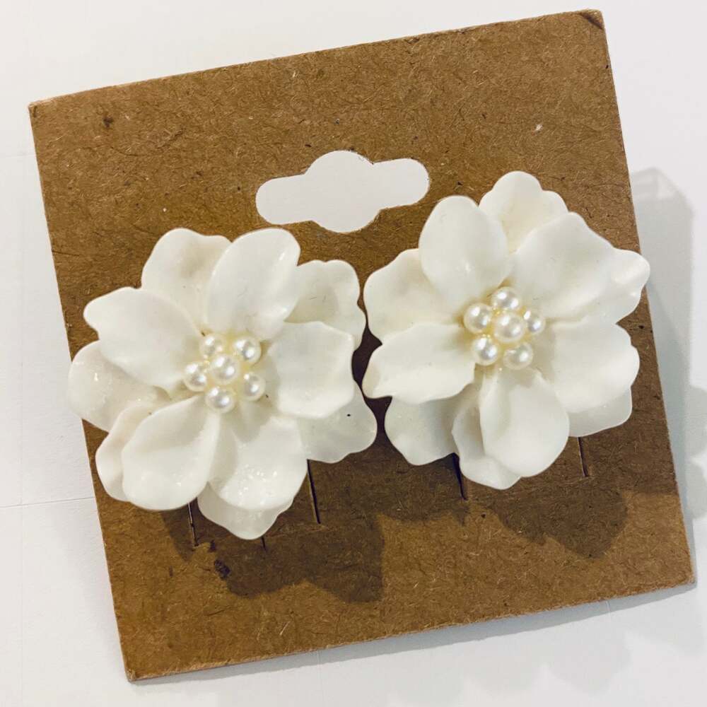 White with Pearls Flower Earrings